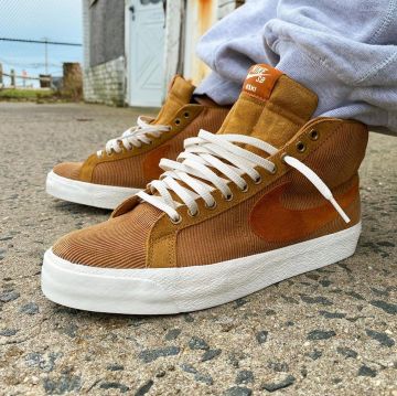 El par de Nike SB Mid Oski Orange Label usado por Chris Robinson en la cuenta de Instagram de @sbcollector