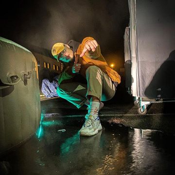 The velvet jacket of Guizzi on his account Instagram @guizzi_