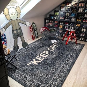 Le tapis Virgil Abloh x Ikea sur le compte Instagram de @strictlypreme