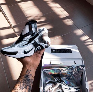 Huarache adapt  porté par anil b  sur le compte Instagram de @anilbrancaleoni 