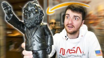 The hoodie NASA of Amixem on his account Instagram @amixem