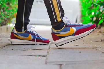 The pair of Nike LD Waffle Cardigan Blue Multi on the account Instagram of @sneakers_loveur