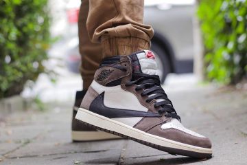 Sneakers Nike Jordan 1 Retro High Travis Scott on the account Instagram of @sneakers_loveur