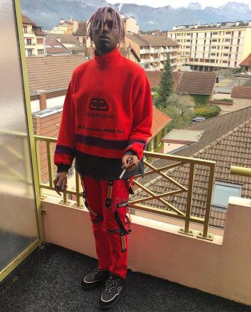 Suéter Balanciaga BB (rojo) de Youv Dee en la cuenta de Instagram de @youv_dee