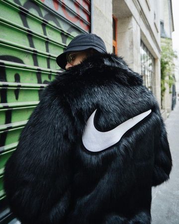 The fur coat Nike x Ambush on the account Instagram of 