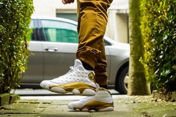The pair of Nike Jordan 13 Retro Defining Moments Pack Last Shot, on the account Instagram of @sneakers_loveur