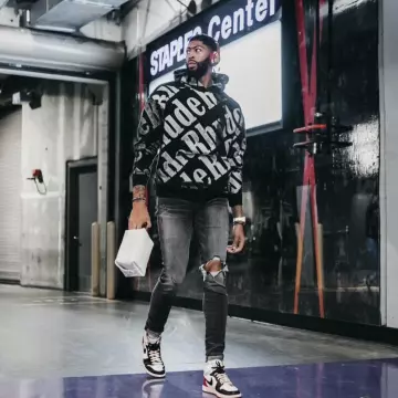 Air jordan 1 Retro High (ULA) de Anthony Davis sur le compte Instagram de @antdavis23
