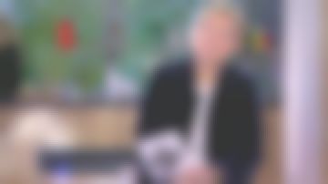 Chaqueta de terciopelo azul de Anne-Élisabeth Lemoine en C à vous