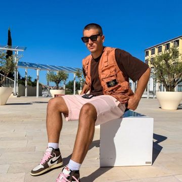 Nike aj1 travis scott worn by health on the account Instagram of @sante 