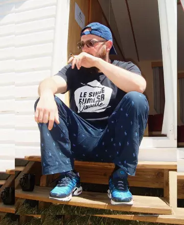 The printed pants and blue polo Ralph Lauren from Caballero on his account Instagram @caballerobxl