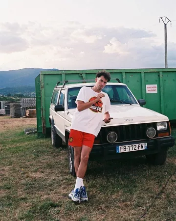 The white t-shirt Jurassic Park JeanJass on his account Instagram @jeanjass