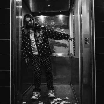 Balenciaga Track White of SCH on the account Instagram of @sch