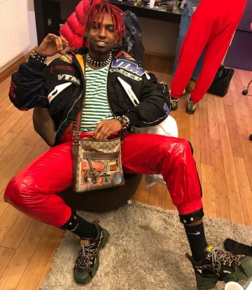 El par de Gucci Sneakers Flashtrek para hombre con cristales extraíbles de Youv Dee en su cuenta de Instagram @youv_dee