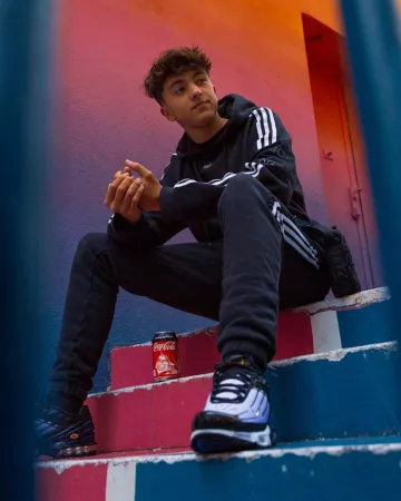 La pair bleu dégradé portée par Inoxtag sur son compte Instagram @inoxtagytb