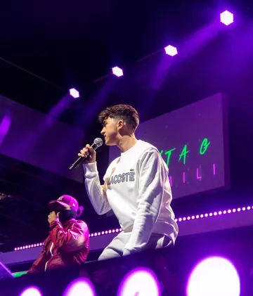 Le pull lacoste blanc porté par Inpxtag sur son compte Instagram @inoxtagytb