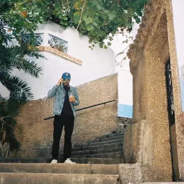 La veste en jean de Lomepal sur son compte Instagram @antoinelomepal