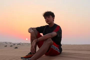 La paire de nike orange porté par Inoxtag sur son compte Instagram @inoxtagytb