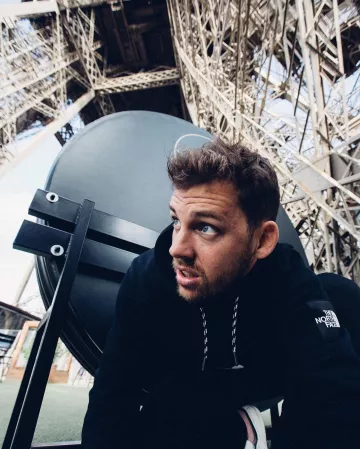 Sweat black the north face of Pierre Croce on the account Instagram of @pierrecroce