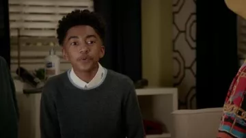 J. crew Boulon Crewneck porté par Jack Johnson (Miles Brun), en black-ish Saison 6 Épisode 10