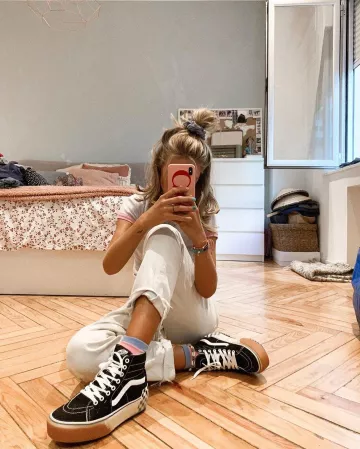 Vans Black Shoes de Carlota Weber Mazuecos en la cuenta de Instagram @carlotaweberm