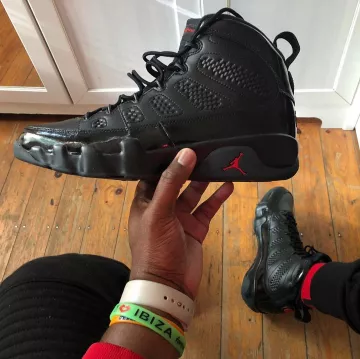 The pair of Nike Jordan 9 Retro Bred Patent account on the Instagram of @sneakers_loveur