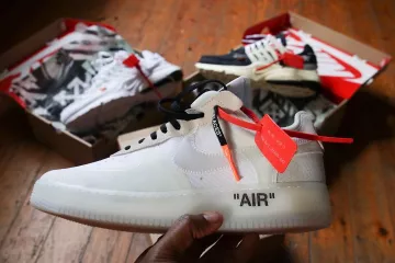 The pair of Nike Air Force 1 Low Off-White on the account Instagram of @sneakers_loveur