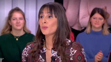 La robe mi-longue à manches 3/4, imprimé paisley de Emilie Papatheodorou dans Clique le 12.12.2019