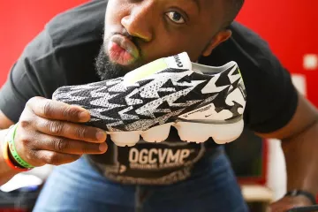 The pair of Nike Air VaporMax Omc 2 Acronym Light Bone on the account Instagram of @sneakers_loveur