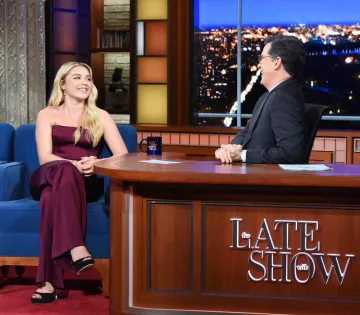 Galvan Lever du soleil Satin Combinaison porté par Florence Pugh Le Late Show avec Stephen Colbert 10 décembre 2019