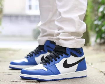 Sneakers Nike Jordan 1 Retro High Game Royal on the account Instagram of @sneakers_loveur