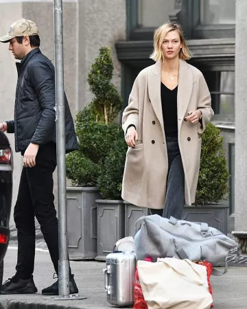 Brunello Cucinelli Co­coon Coat worn by Karlie Kloss New York City December 8, 2019
