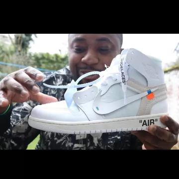 The Nike shoes Jordan 1 Retro High Off-White White to the account Instagram of @sneakers_loveur