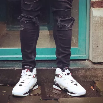 The pair of Nike Jordan 8 Retro Alternate account on the Instagram of @sneakers_loveur