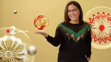 The sweater green stripe and sequins, golden Karine Baste-Governed in between 2 pubs of France 2