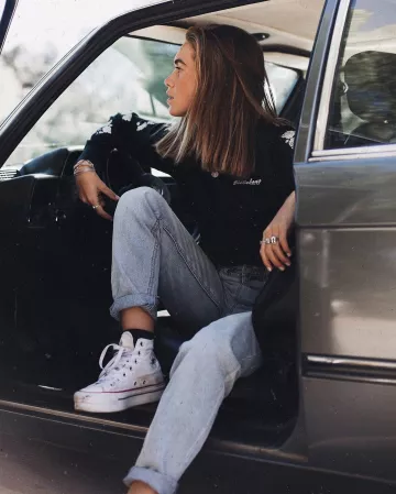 High Waisted Mom Fit Denim de Carlota Weber Mazuecos en la cuenta de Instagram @carlotaweberm