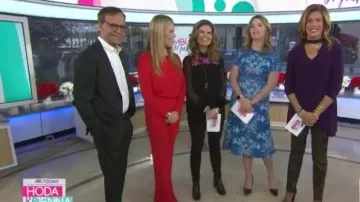 Peter Pilotto Bleu imprimé Floral Midi Robe portée par Jenna Bush Hager, qui a aujourd'Hui 12 décembre 2019