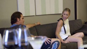 Monse Blanc Top Asymétrique portés par Stephanie Hollman dans Le Real Housewives of Dallas Saison 4 Épisode 14