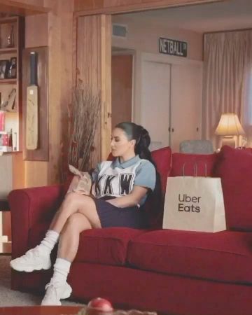 Adida Yeezy 500 Blush usada por Kim Kardashian en la cuenta de Instagram de @kimkardashian