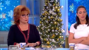 Gucci Cardigan en Tricot de Laine portés par Joy Behar sur Le point de Vue le 12 décembre 2019