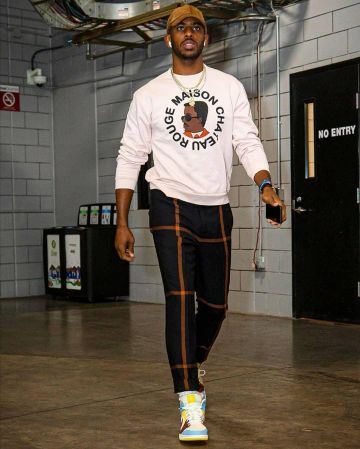 Jordan 1 Mid SE Fearless Maison Chateau Rouge por Chris Paul en la cuenta de Instagram de @fitthemall_official