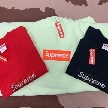 Supreme sur le compte Instagram de @clockers_paris