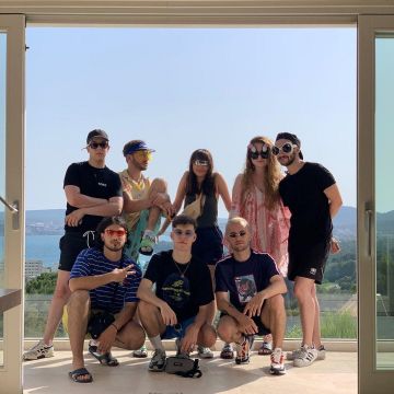 La paire de Nike Air Max 270 react bauhaus portée par Squeezie sur son compte Instagram @xsqueezie