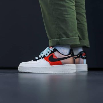 Zapatillas Nike Air Force 1 Low Metallic Red Bronze en la cuenta de Instagram de @cornerstreet