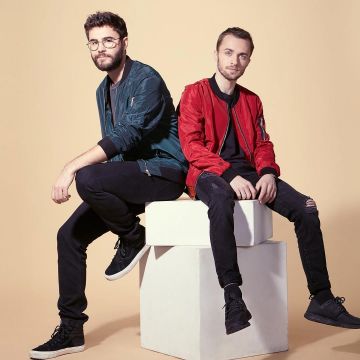 El bombardero rojo usado por Squeezie en la cuenta de Instagram de @6pri1