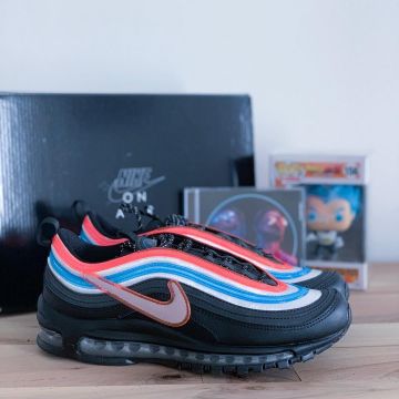 El par de zapatillas Nike Air Max 97 Neon Seoul en la cuenta de Instagram de @b2erus__