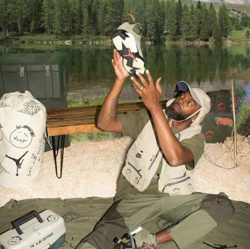 Jordan 6 travis Scott usado por Travis Scott en la cuenta de Instagram de @travisscott 