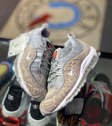 Sneakers Nike Air Max 98 Supreme Snakeskin on the account Instagram of @larrydeadstock