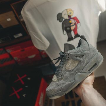 Sneakers Nike Air Jordan 4 x kaws "grey" worn by TAD on his account Instagram @taaad_ 
