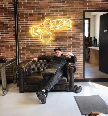 The pair of sneakers Nike Air Max Plus scope by Remy on his account Instagram @cestremy