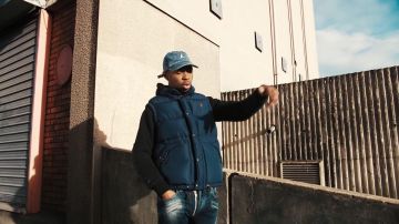 The jacket without handle Denzo in her video clip Daily